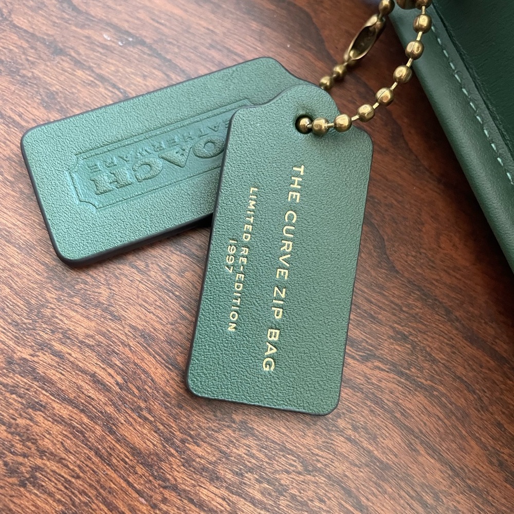 Elegant Green Leather Shoulder Bag - Picture 7 of 7